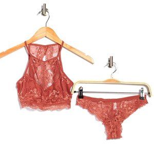 Delicate lace bra and panties set, NEW w/tags